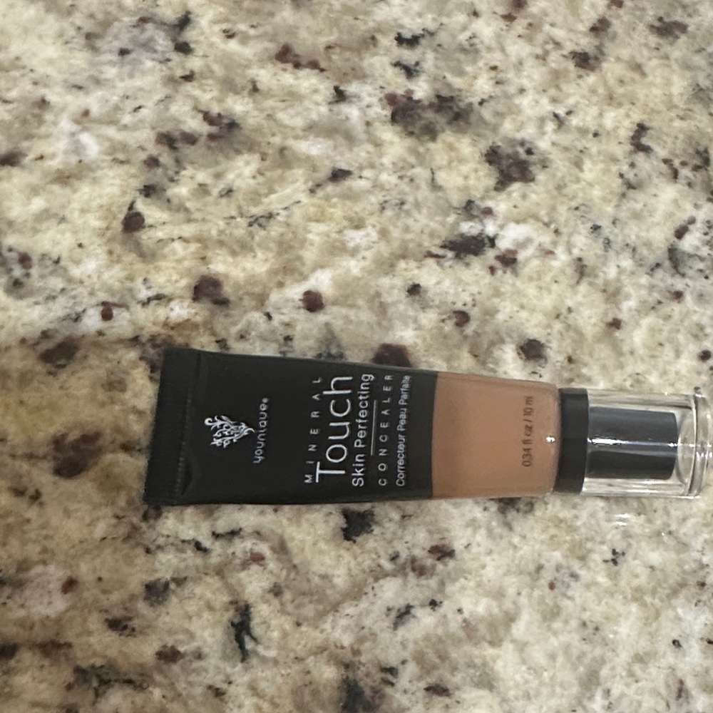 Younique Mineral Touch Skin Perfecting Concealer - Warm Brown